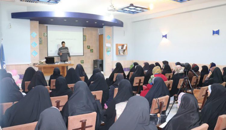 استاد کثیری در کارگاه رشد همه جانبه کودک از طریق بازی