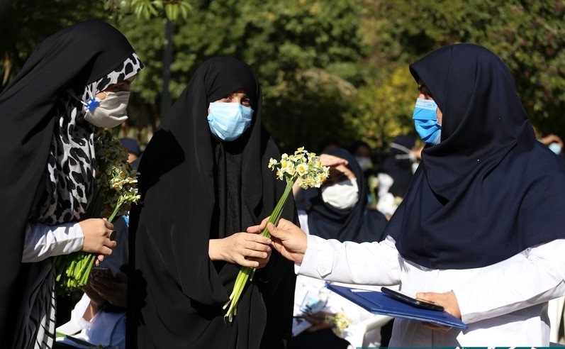 مراسم تجلیل از کادر درمان و جشن روز پرستار و میلاد حضرت زینب س توسط گروه های جهادی شیراز 