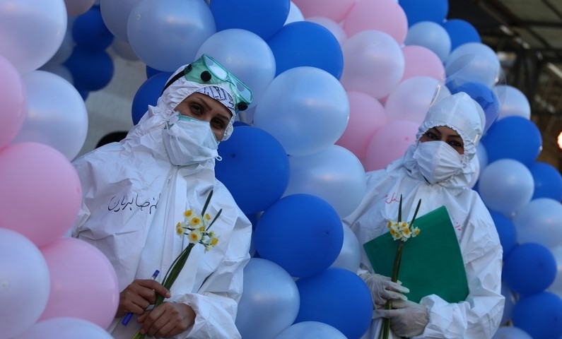 مراسم تجلیل از کادر درمان و جشن روز پرستار و میلاد حضرت زینب س توسط گروه های جهادی شیراز 