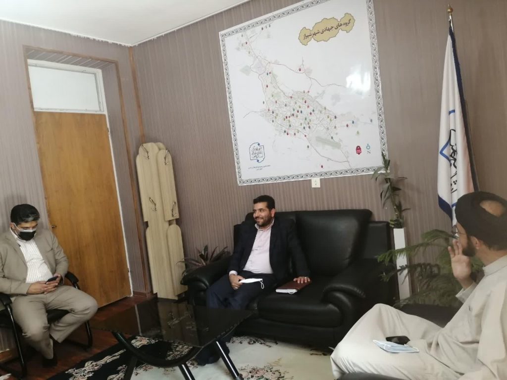 دیدار صمیمانه حجت الاسلام انجوی نژاد با آقای وحید نمازی مدیر حوزه هنری فارس