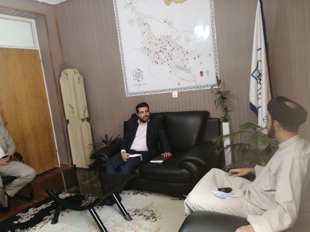 دیدار صمیمانه حجت الاسلام انجوی نژاد با آقای وحید نمازی مدیر حوزه هنری فارس