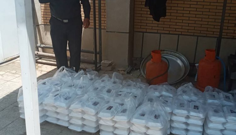 توزیع 500 پرس غذای گرم در روز عاشورای حسینی در شهرستان پاسارگاد